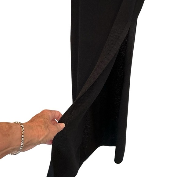 Classic St John Santana knit black maxi skirt in size 2 - Picture 2 of 7